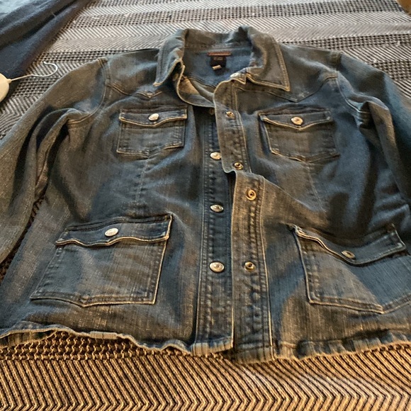 Gap stretch Blue Jean Jacket, size Large, 4 front pockets, snap buttons - Picture 6 of 8